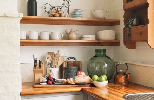 Queenscliff Hotel | Benambra Cottage