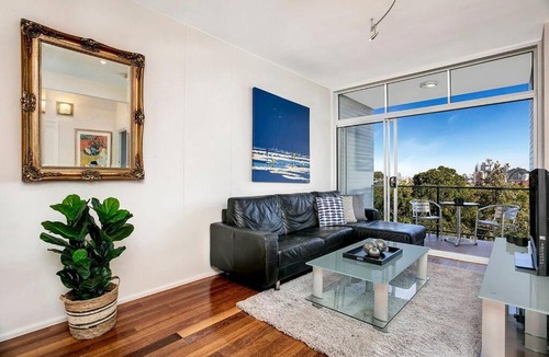 Neutral Bay Apartment | BENT6 - Spacious w/ Panoramic Sydney Harbour Views