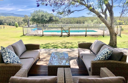 Berry House | Berry Downs cottage with pool and tennis court