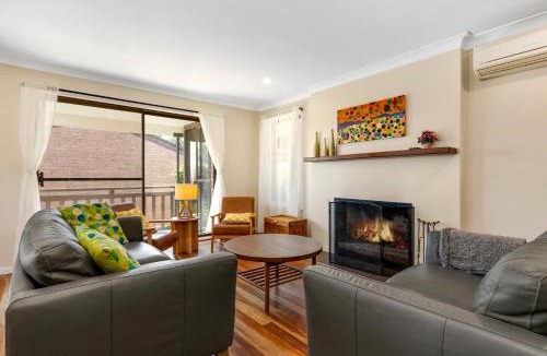 Moruya Heads House | Bertie's 3 beaches - Firepit, 5min Walk to Beaches