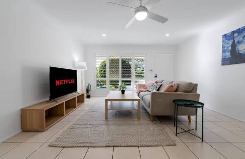 Sunnybank Hills House | Bertie's - Affordable Comfort for the Whole Crew - Holiday Home
