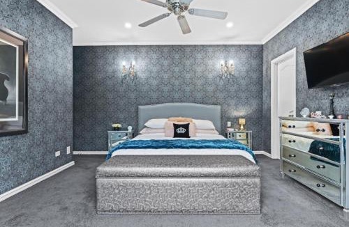 Narre Warren South House | Berwick Springs Lake side Rose Cottage