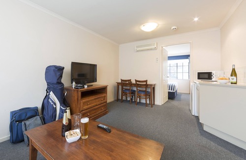 Dickson Hotel | Best Western Plus Canberra Central Apartments
