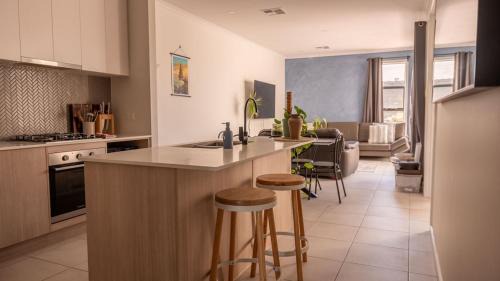 Seaford Heights House | Between Coast & Vale with Sauna & Pizza Oven