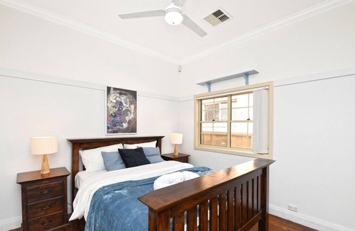 Hurstville House | Big House + Home Cinema & Queen Beds