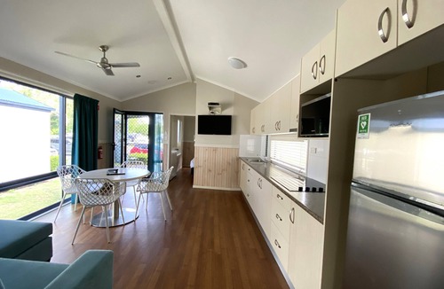 Blacks Beach RV Rental | BIG4 Mackay Blacks Beach Holiday Park