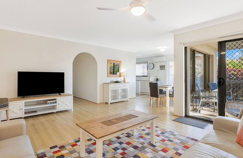 Bilinga Apartment | Bilinga Gardens 3 - Bilinga/North Kirra Beachfront - Min. 3 Night Stays!