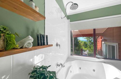 Mount View Apartment | Bimbadeen Estate Villa 1