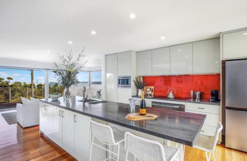 Killcare Heights House | 'Binalong House' by HolidayCo