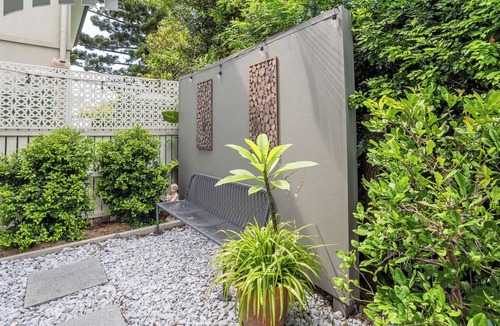 Yeronga House | BirdCall Yeronga 1Bed Couples Retreat Close to City