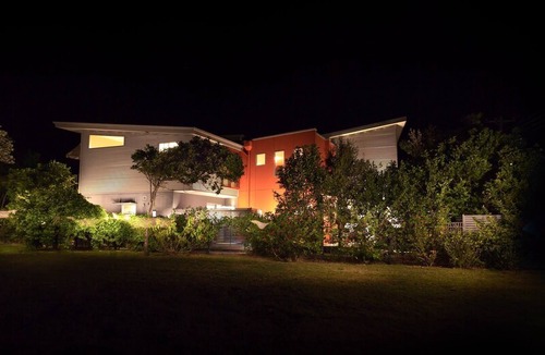 Diamond Beach House | Black diamond beach house