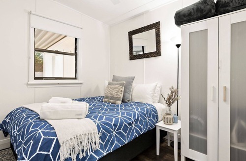 Blacksmiths House | Blackies Beach Escape