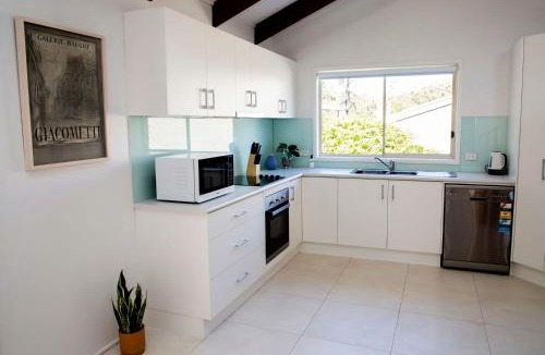 Surf Beach House | Blissful Stay Moments From the Beach
