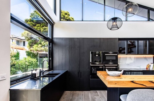 Hampton House | 'Block' out some time at this Luxury Villa