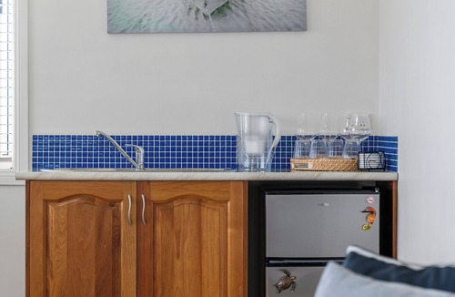 Ulladulla House | Blue Cottage – Coastal Family Retreat, Walk to Beach, Relaxed & Spacious