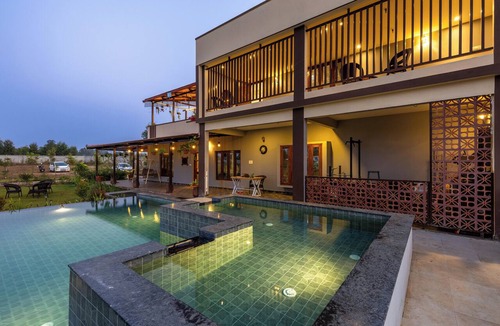Doddaballapur Apartment | Blue Mirage Villa by Stayjadepoolnr Airportbbq