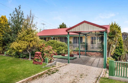 Wentworth Falls House | Blue Mountains National Park Valley Views