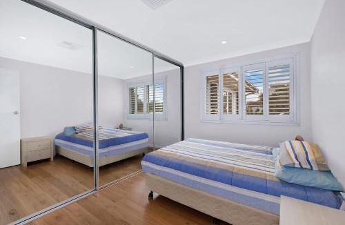 Long Jetty House | Blue Summer House
