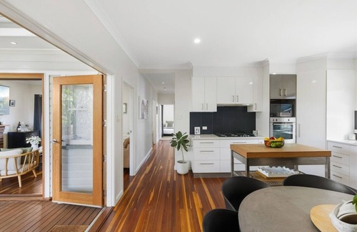 Centenary Heights House | Blue View Cottage! Simply Perfect!