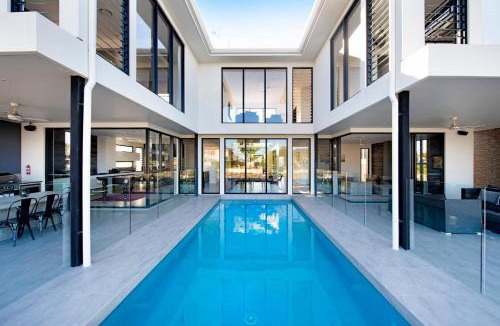 Broadbeach Waters House | Bluewater Oasis - Heated Pool Winter Discounts