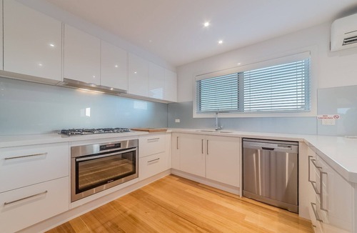 Cowes House | Boardwalk Boulevard, Spacious 4 bedroom house, lake view, walk to beach