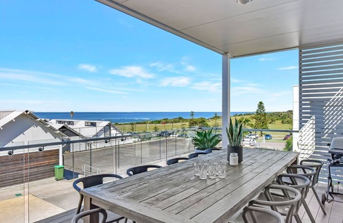 Caves Beach Villa | Bombora Beach House at Caves Beach Villas