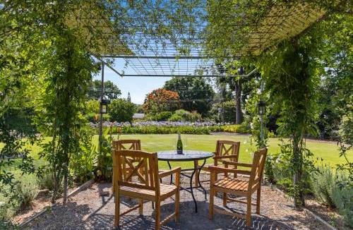 Bonville Bed & Breakfast | Bon Villas B&B Bonville - Adults Only, Pet Friendly Accommodation