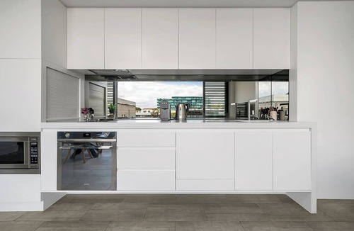 Bondi Beach Apartment | Bondi Beach Escape, Steps to Sand & Café