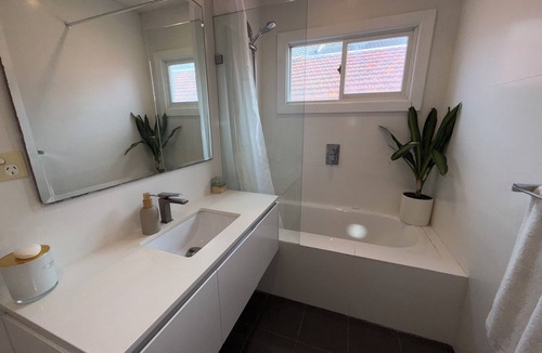 Bondi Beach Cabin | BONDI BEACH RETREAT (King & Queen Suite)