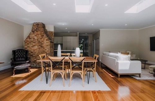 Wentworth Falls House | Boonara a Luxe Retreat-3 Bedroom House +1 Bed Studio