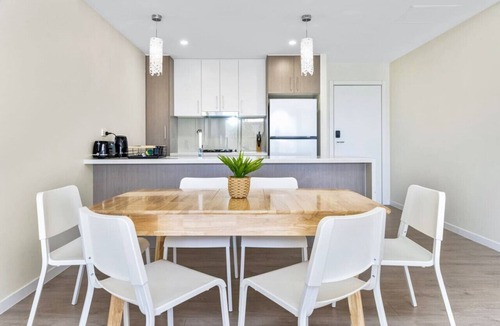 Botany Apartment | Botany 3Br Apt near Airport/Bay/City with Parking