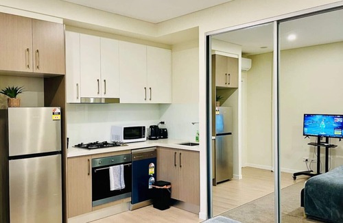 Botany Apartment | Botany 3Br Apt near Airport/Bay/City with Parking