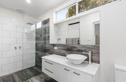Geelong Apartment | Boutique Heritage Studios On Ryrie street OPPOSITE HOSPITALS Geelong CBD