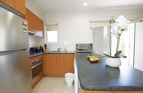 Box Hill House | Box Hill Compact Home Small family WiFi