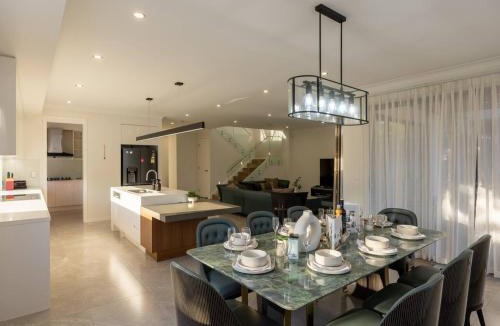 Rochedale House | Brand New 5B Luxury Modern Dream House at Rochedale
