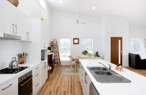 Dolphin Point House | Break Away