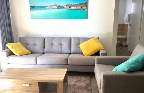 Forster Apartment | Breakers 11