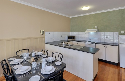 Moama Hotel | Bridges on Meninya Motel & Apartments