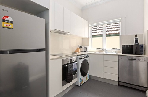 Coogee Apartment | Bright 2-Bed Apartment in Coogee