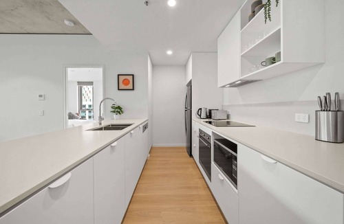 Phillip Apartment | Bright 2-Bed Apartment with Gym, BBQ & Pool Access