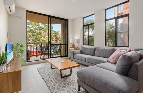 Darling Harbour Apartment | Bright 2-Bed Retreat Near Darling Harbour