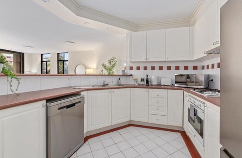Darling Harbour Apartment | Bright 2-Bed Retreat Near Darling Harbour