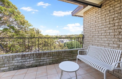 Coogee Apartment | Bright 2-Bedroom Apartment Near Coogee Beach
