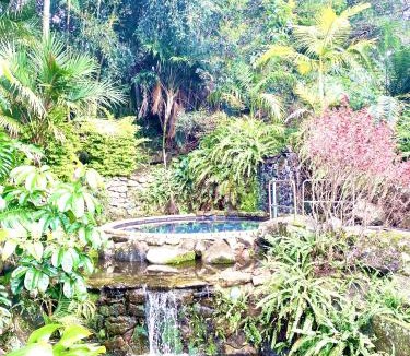 Bilambil Heights Apartment | Bright 2BR Retreat Pool View 12 Mins Airport