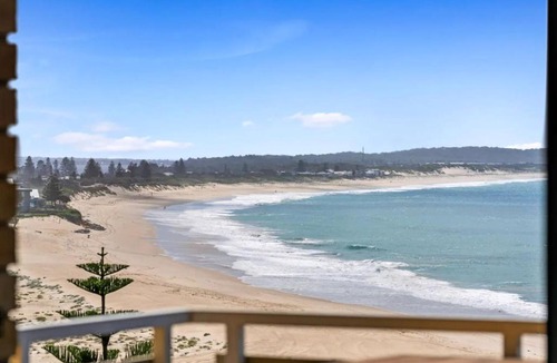 The Entrance Apartment | Bright Beachside Escape at The Entrance