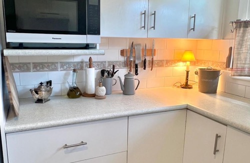Nowra House | Bright cottage, quiet and centrally located