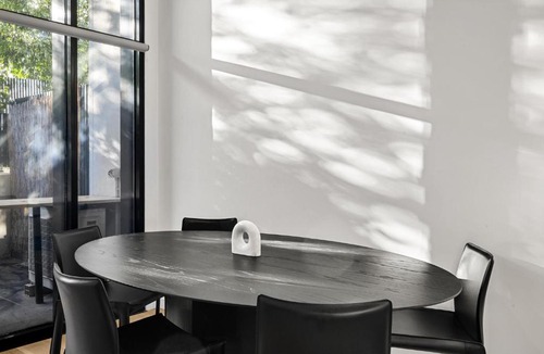 Brunswick East Apartment | Bright Inner-North Stay with Pool Access