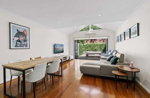 Balmain House | Bright modern home in great location close to City