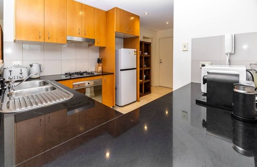 Bondi Apartment | Bright & Spacious 2 BDR w/Pool Parking Balcony AC