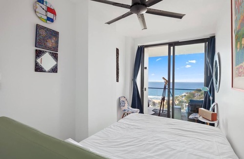 Tamarama Apartment | Bright Tamarama 2-Bed with Balcony Water View